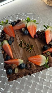 No Sugar Healthy Chocolate Mud Cake Recipe 🍓🍫 | Anica Khan