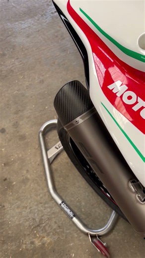 MV Agusta F3 800 RC with SC project race can….