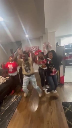 Lil Stanky Leg for yall timeline! #fyp #friendsmas #dance | stanky leg dance