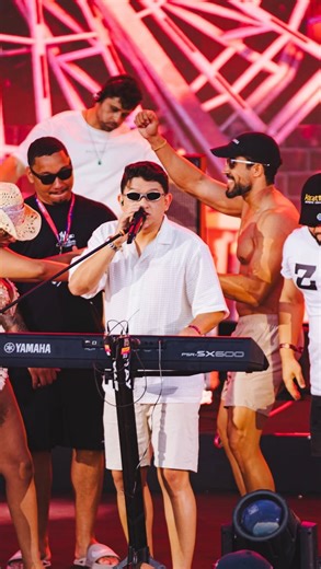 MARCYNHO SENSAÇÃO on Instagram: "O nosso show no @wsonboard do @wesleysafadao foi TOPADO! 🔥 Já tô ansioso pelo próximo 😎 #marcynhosensação #wesleysafadão #wsonboard"