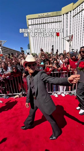 Happy @Bruno Mars day!!!🌹 #vegaslocal #vegastiktok #vegasstrip #brunomars #parade