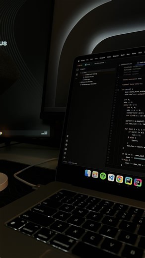 on Instagram: "Print(”Merry Christmas 🎄”) #programming #python #hourycodes #codinglife #coding #selftaught #pythonprogramming #christmas #christmastree #christmasspirit"