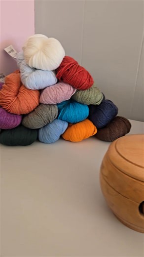 The "new stuff" table sure does look pretty right now  | Rows & Roses | Facebook