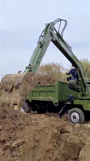 Si unlike truck-mounted digging dump truck. One machine with multiple functions, saving time, ef