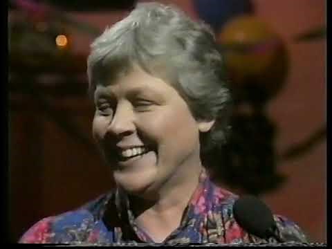 Jean Redpath sings 'Dumbarton's Drums' in Letham Village Hall