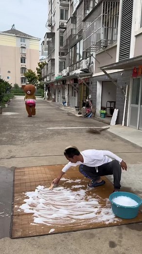 Are You Afraid? A Humorous Look with PipiBear