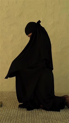 Exploring the Elegance of Gala Black Hijab Styles