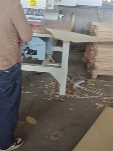 Precision-Patching Veneer Patching Machine