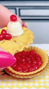 Make a Mini Raspberry Pie 🥧 MINIVERSE Make It Mini Diner Series 2 REMIX ❤️ #miniverse #makeitmini #miniverseremix #miniversediner #minifod #miniature Miniverse | Dee forever minis