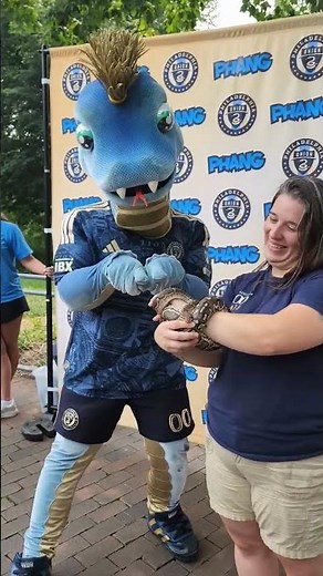 Philadelphia Union's Phang Visits the Zoo!