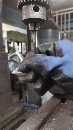 GRIND A ENGINE VALVE FOR THE CYLINDER HEAD #grind #automobile #engineparts
