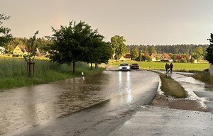 Überflutete Straßen und vollgelaufene Keller: Unwetter trifft die Region