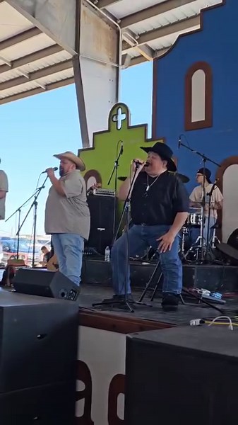 343K views · 7.6K reactions | Raulito Navaira and Chente Barrera Live From The Southside at Traders Village SanAntonio! #klmo989fm | KLMO 98.9 FM | Facebook