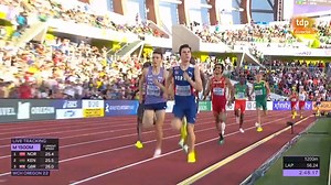 💥 Así ha sido la histórica final del 1.500. Soberbio Katir en una final rapidísima e impresionante García-Romo convirtiéndose en el tercer español más rápido de siempre. Crónica de la carrera: https://www.runnersworld.com/es/noticias-running/a40659197/mohamed-katir-podio-mundial-1500-metros-mundial-eugene-mario-garcia-romo/ 📹: Vía TW Teledeporte | Runner's World España