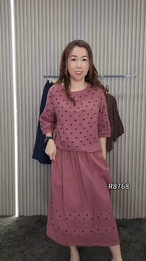 时尚优美百搭独特波点圆领设计套装💖 经典的圆领设计，简洁大方，轻松搭配各种饰品，凸显颈部优美线条，增添几分柔美气质！💓精心波点设计为整体造型增添了一份精致与品味，呈现出独特的视觉效果！🎀 高档的棉麻布料，为您带来舒适自在的穿着感受！🤩无论休闲约会还是正式场合 它都能让您展现出独特的时尚气质！喜欢赶紧包色带走！数量超有限！🌸 ✨Code: R8768 福利价 RM59✨ 面料：棉麻 胸围: 122cm 衣长:52cm 腰围：28-50吋 臀围：144cm 长度: 78cm 下单方式: R8768blue 1 R8768brown 1 R8768pink 1 免邮活动🎉🎉🎉 邮费🚚： 西马 RM8 (满RM100 免邮费) 东马 RM12 (任买) 新加坡 RM50 (满RM300 邮费RM30) ‼️货物仅可保留一个月 ‼️货物总价满RM500 系统会自动安排寄出 ❤️喜欢就赶快信息 Code Colour 1 数量有限❗赶快来抢‼ ❤️高质百搭穿着，尽在MC服装❤️ | MC - My Fashion Couture