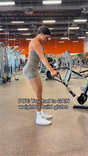 Danielle Webster | BA EX-SCI🧪 + NASM | Believer✝️ on Instagram: "➡️Comment “BUILD” for my FREE building glutes and staying lean guide!! This is something that a lot of women have a hard time with. The scale going up. Eating more. Putting on some weight. Yes, you can build glutes in a deficit but the longer you’ve been training, the hardest it becomes to put on muscle in a negative energy balance. I found that attempting to build sufficient muscle mass in a deficit, especially having trained for