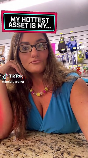 Heidi Gardner's Summer Hairstyle in Hilton Head, South Carolina