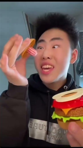 Testing Candy🍬 Tasting burger candy!🍔 Have you tried this? What do you think? 🤔