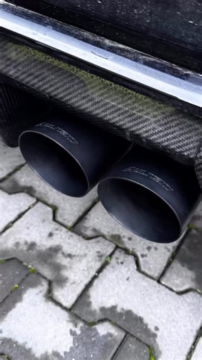 Der erste BMW-Kunde nach der Essen Motorshow hatte bereits heute einen Termin bei uns und bekam natürlich direkt eine Aulitzky Abgasanlage verbaut inkl. Klappensteuerung. Ihr wollt satten, bassigen und aggressiven Sound? Dann fragt uns ✌🏻 ML Concept- Ihr Partner im Pott für: TÜV-geprüfte Carbonteile für viele BMW Sonderabnahmen nach Paragraf 21 Haupt- und Abgasuntersuchung Auspuffanlagen Federn und Gewindefedern Gewindefahrwerke, auch für Motorsport inkl. Einstellung und Vermessung Reifen und F