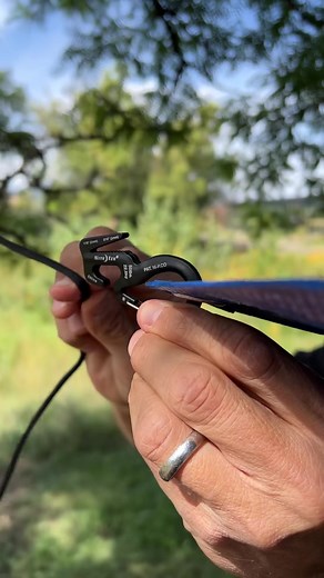 Not into knots? The Figure 9® Carabiner Rope Tightener is a hassle-free alternative to tying and untying difficult knots (or remembering how to tie them in the first place). Let us know how you’ve used it! #geargenius #niteize | Nite Ize