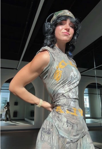 golds x yla collab drop january 13th 🦅 baddies use code BUFFUNICORN