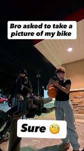 Who’s next? 🤨 • #random #interaction #rideoutsupply #bikelife #philly #phillybikelife #instagood #fyp #forall #foryoupage💙 | Mirr Stuntz