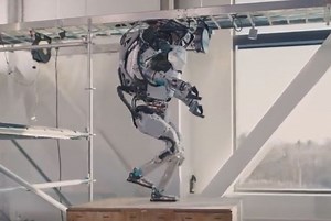 25K views · 319 reactions | Boston Dynamics’ humanoid robot “Atlas” demonstrated jaw-dropping skills in a new video released by the company. >>Trending News: kiro.tv/3ksZXKp | KIRO 7 News | Facebook