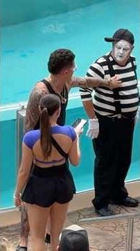 He didn’t know what to do 😭 Tom mime Seaworld #seaworldmime #tomthemime #funny #shorts #comedy