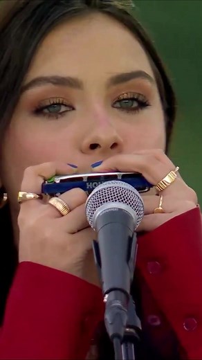 Vázquez Sounds desde Dubai cantando