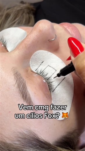 Luciana Ramos | Cílios & Conteúdo on Instagram: "Quem já usou sabe: Fox é vício 🩷 Que fio vc usa pra fazer o Fox amiga lash? Aula prática desse cílios no meu curso MiniFox dia 20/10. Te vejo lá, bjsss #cilios #extensaodecilios #lashdesigner #lashes #foxeyes #ciliosfox #mulheres #areadabeleza #ciliosgatinho #tutoriallash"