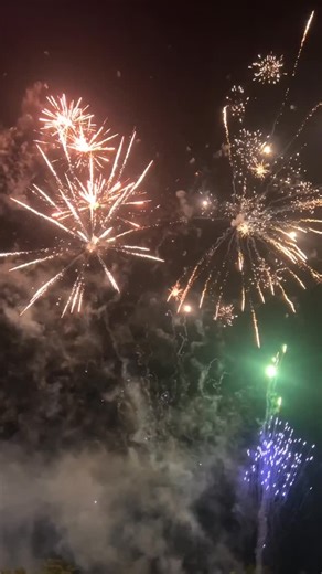 gideonparaiso on Instagram: "Christmas Eve Fireworks with @gopro MAX2 #gpfam2025 #gopromax2 #fireworks"