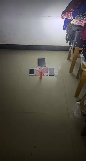 Exploring Indoor Scenes with Tiled Flooring