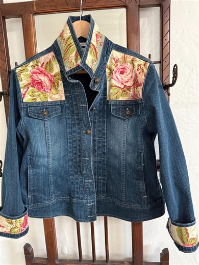 Upcycled Denim Jacket, Vintage Floral Rose Fabric Embellishment, Womens XL Blue Jean Jacket - Etsy