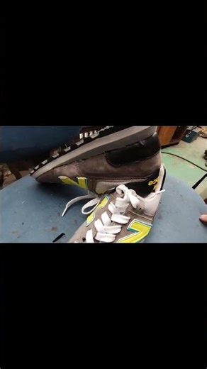 ニューバランス574 ウェッジヒールとヒールカップが加水分解したので交換しました