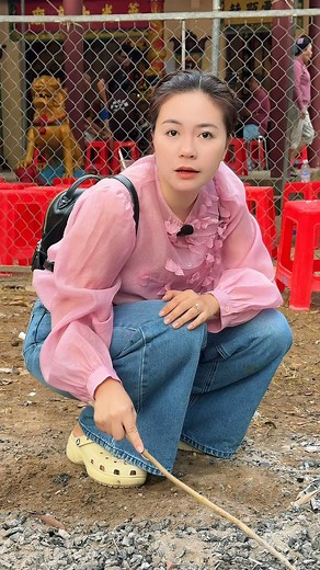 64K views · 1K reactions | Ba năm roài Song Hỷ vẫn chưa tìm ra #SongHỷVlog #EmGáiAnGiang | Song Hỷ Vlog | Facebook