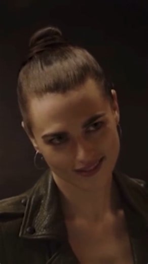 Katie McGrath Daily on Instagram: "Ops... 💚🍀 . . . Follow @katiemcgrath_daily for every news on Katie McGrath.💚👑🇮🇪 . . . #Katiemcgrath #lenaluthor #saskiademerindol #sarahbennett #supergirl"