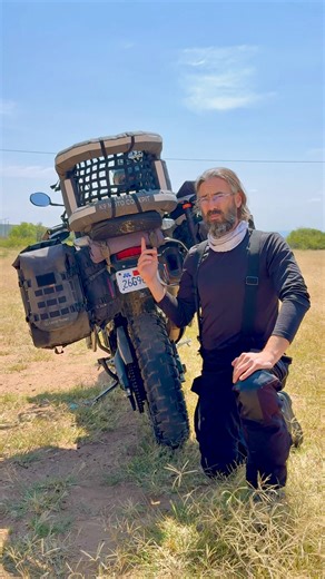 RUFFLY’s K9 Moto Cockpit on Instagram: "Cockpit TailBag secures inconspicuously to the underside of your K9 Moto Cockpit right where the tail hangs down. It takes advantage of the recess between the Cockpit’s padded rail upholstery and baseplate to provide a couple liters of additional storage capacity for things like the RainFly, Mother Hucker, or treats. Installation is incredibly simple with two aluminum plates, which pass through channels in the TailBag and bolt into precut holes on your Coc