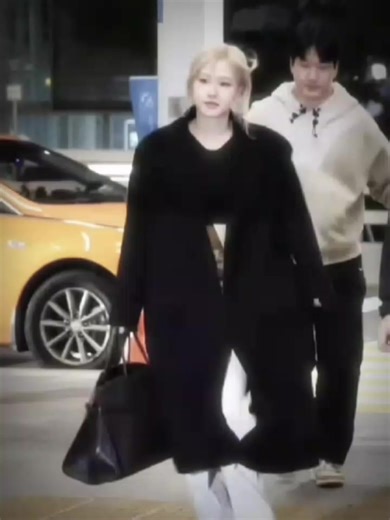 :“Nhẹ nhàng như nắng chiều, bình yên như gió thoảng.”#viral #rose #parkchaeyong #blackpink