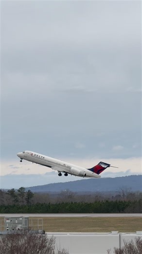 Delta 717 Takeoff at GSP
