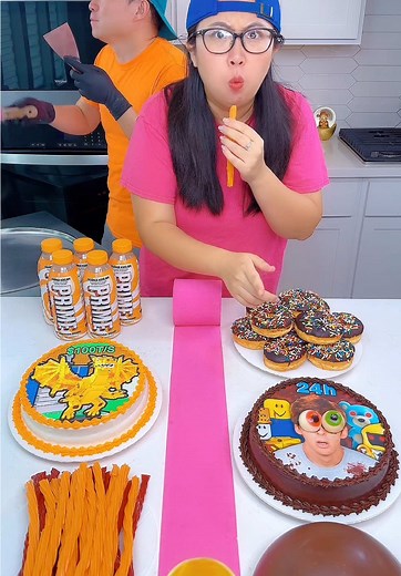 Orange cake vs chocolate cake ice cream challenge!🍨 #roblox #funny by Ethan Funny Family