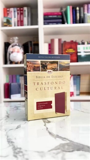 📖 Biblia de Estudio Trasfondo Cultural – RVR ¿Has leído muchas historias de la Biblia, pero sientes que aún hay detalles que se te escapan? Esta Biblia de estudio te invita a descubrir el contexto cultural, histórico y literario que rodea cada pasaje de la Escritura, permitiéndote entenderla con mayor profundidad. La Biblia de Estudio Trasfondo Cultural (RVR) te lleva a un recorrido entre bastidores por el mundo antiguo. A través de notas especializadas y recursos visuales, podrás comprender me