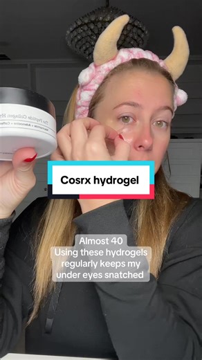 These hydrogel patches are my go to eye care in the mornings #cosrx #hydrogeleyepatch #undereyepatches #puffyeyes #skincareover30