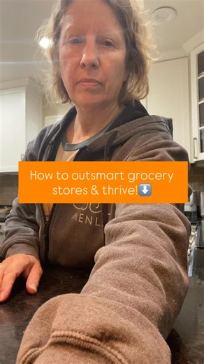 The Hidden Evils of Grocery Store Food (and How to Outsmart Them) It’s no secret: most grocery stores are designed to push cheap, ultra-processed, nutrient-dead foods. Bright boxes, loud labels, “healthy!” claims… all crafted to distract you from what your body (and your pets!) actually need. Meanwhile, real food — the kind that nourishes, heals, and prevents disease — rarely comes in a package. 👀 That’s why farmers markets feel like a breath of fresh air: ✨ Seasonal produce picked at peak nutr