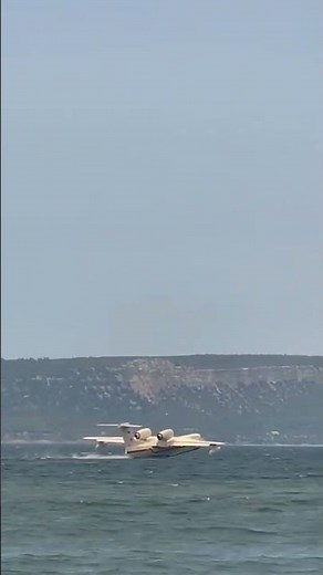 Watch This Plane Land On Water!