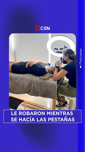 🚨 LE ROBARON MIENTRAS SE HACÍA EL LIFTING DE PESTAÑAS 🚔 Mientras le realizaban el procedimiento le robaron la tarjeta de crédito y le sacaron una foto a su DNI. 💰 Hicieron 35 consumos por casi $2.000.000 y se dio cuenta porque la ladrona fue a un centro de estética y se sacó una foto del antes y después. 🎙️ Informa: @gabriele_diego | C5N