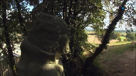 14K views · 161 reactions | La Vallée des Saints, des statues qui ne cessent d'interpeller. Qui sont les hommes derrière la pierre ? Les sculptures ne sont pas évidentes à bâtir, "on prend plaisir et après on voit grand !" Découvrez votre documentaire "La vallée des géants" ce lundi 28 octobre dès 23 h. ► https://france3-regions.francetvinfo.fr/bretagne/emissions/la-france-en-docs-0/vallee-geants-ame-sculptures-granit-1737035.html | France 3 Bretagne | Facebook