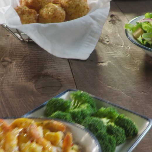 1.2M views · 3K shares | Choose soup or salad, one of seven entrees, and something sweet to finish it off - all for $14.99.  戀 ☺️ | Red Lobster | Facebook