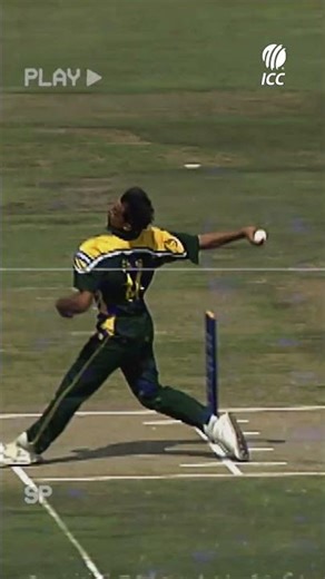 Sachin Tendulkar goes big against Shoaib Akhtar 🔥 #Cricket #Shorts #cricketshorts