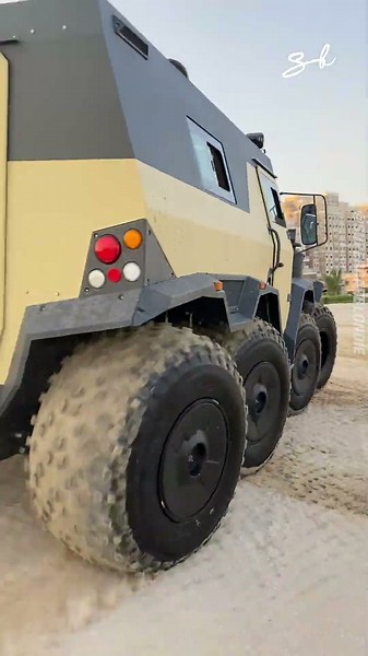 Insane crab walking 8x8 Monster Truck 🔥🤯