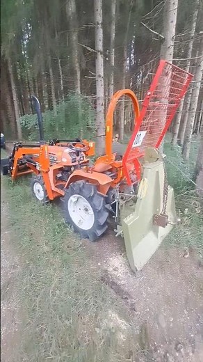 Holzrücken Kleintraktor Kubota Seilwinde